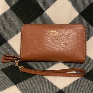 COACH Double-Zip wallet